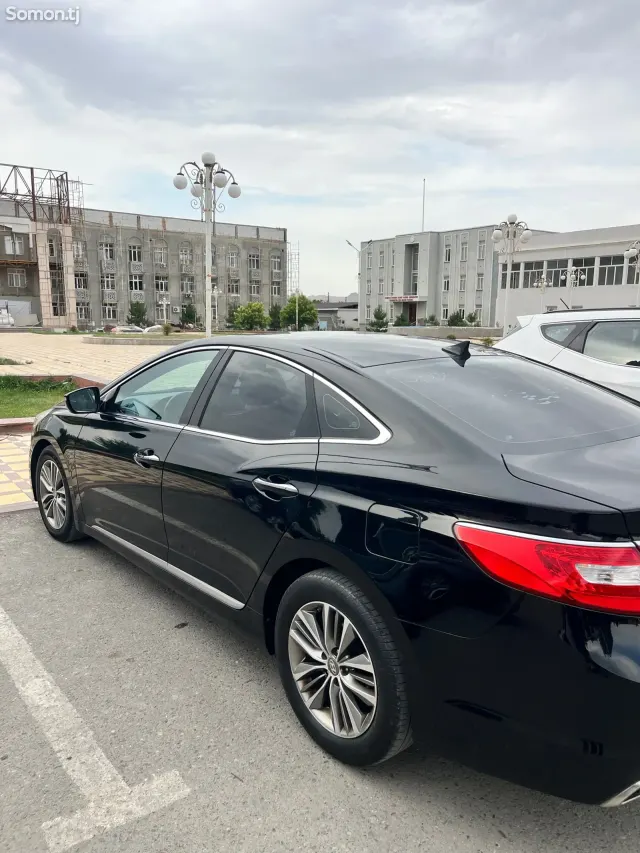 Hyundai Grandeur 2015 · 2.4 AT