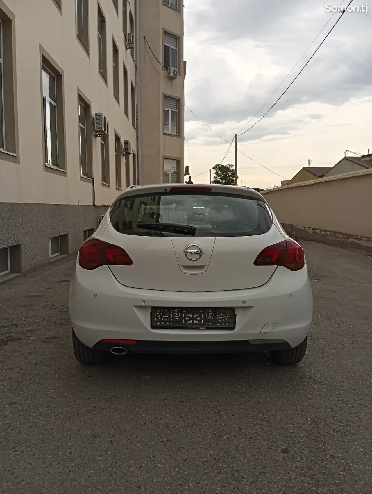 Opel Astra J 2011 · AT