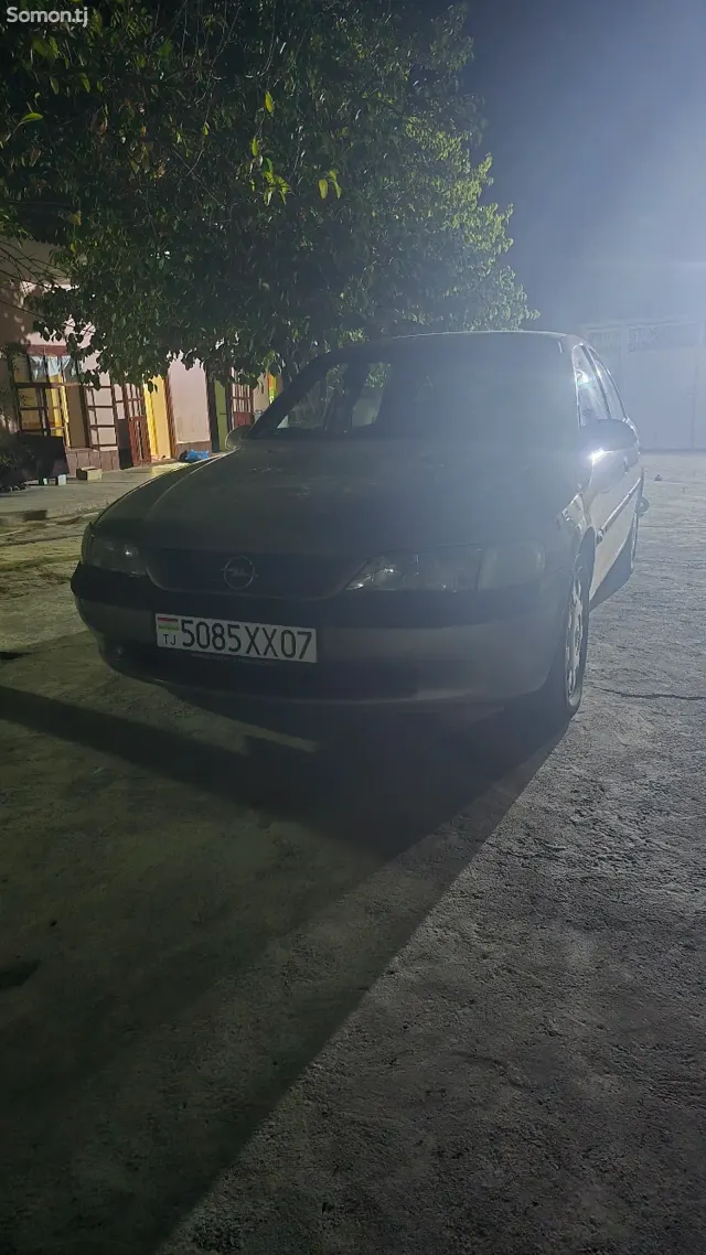 Opel Vectra B 1996 · 1.6 MT