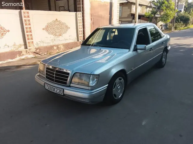 Mercedes-Benz W124 1995 · 2.2 MT