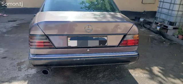 Mercedes-Benz W124 1993 · 1.8 MT