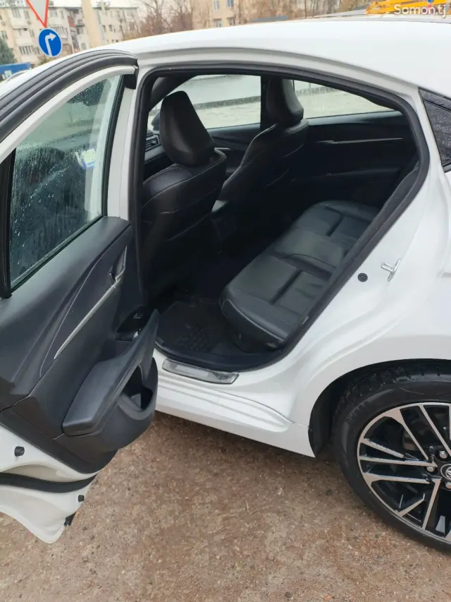 Toyota Camry 2025 · 2.5 AT