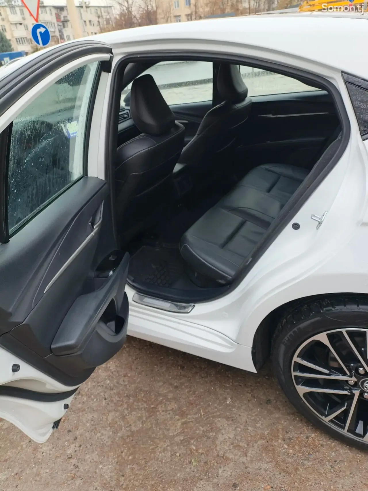 Toyota Camry 2025 · 2.5 AT
