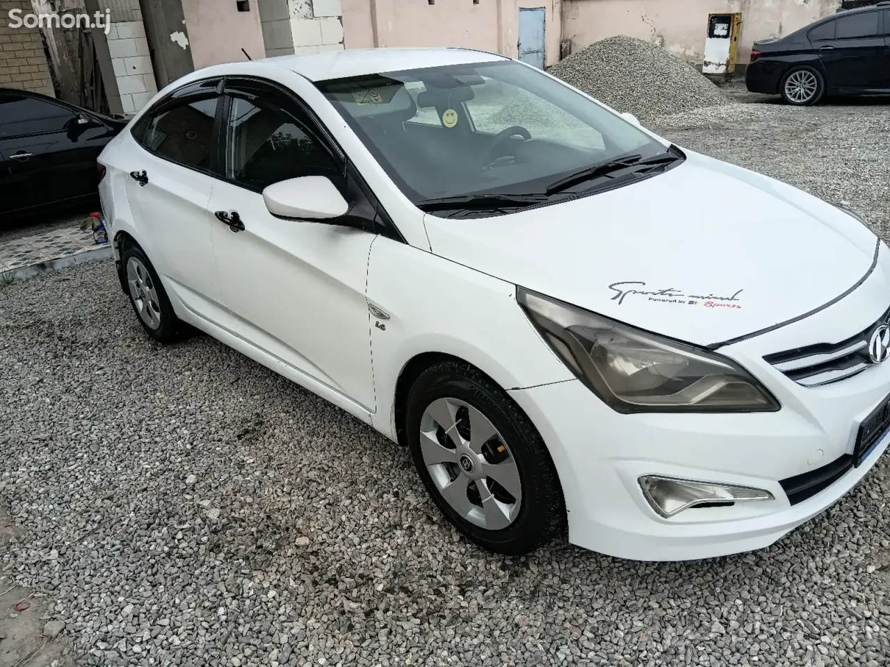 Hyundai Solaris 2015 · 1.6 AT