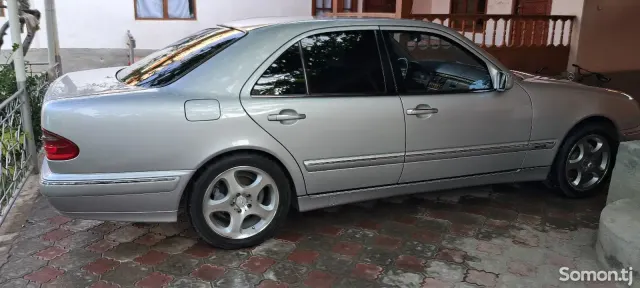 Mercedes-Benz E class 2001 · 3.2 AT