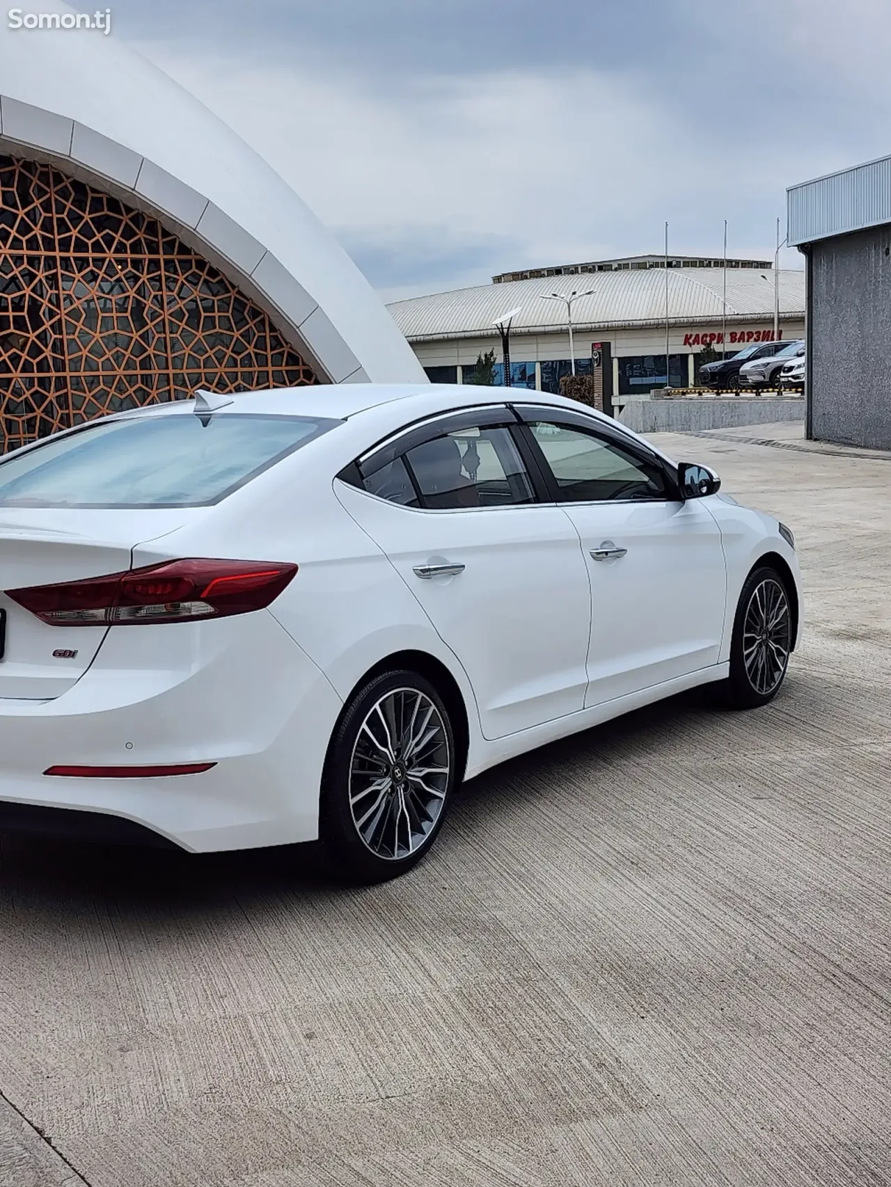 Hyundai Avante 2016 · 1.6 AT