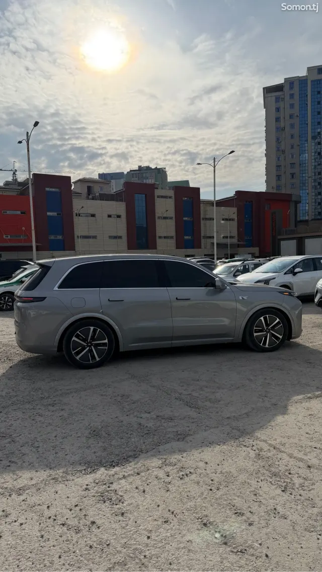 Li Auto (Lixiang) L8 2023 · AT