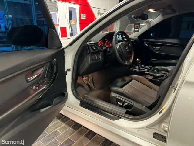 BMW 3 series 2017 · 2.0 AT