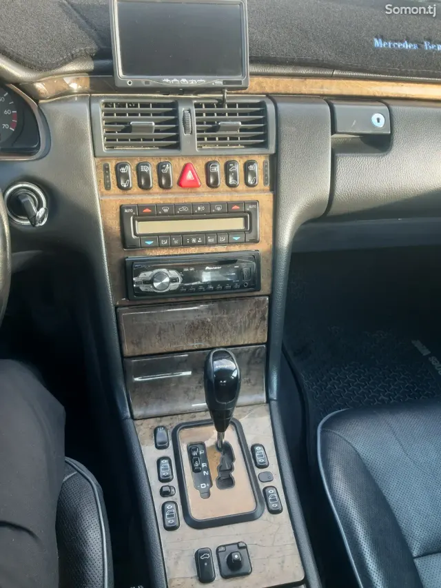 Mercedes-Benz E class 1999 · 3.2 AT