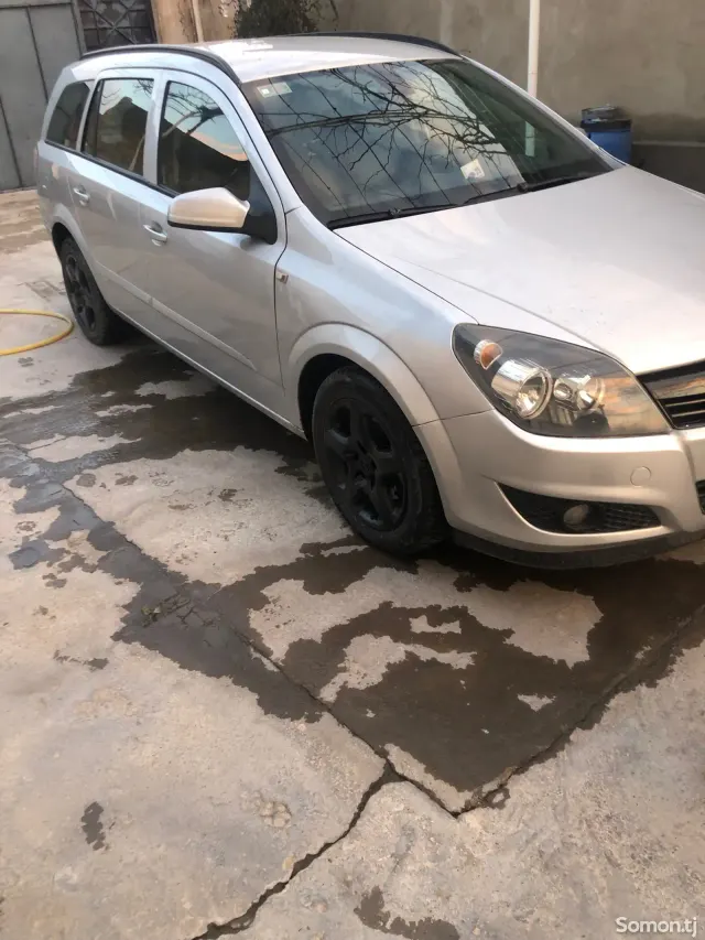Opel Astra H 2008 · 1.6 MT
