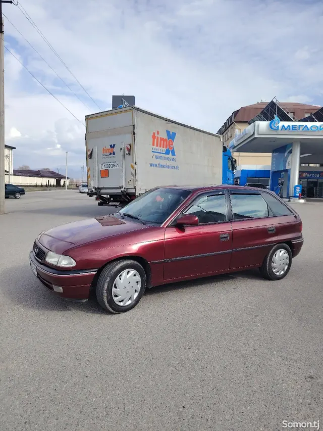 Opel Astra F 1996 · 1.6 AT