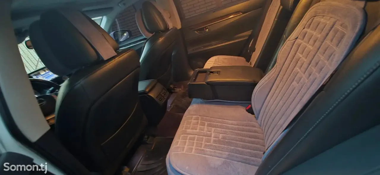 Lexus ES series 2014 · 2.5 AT