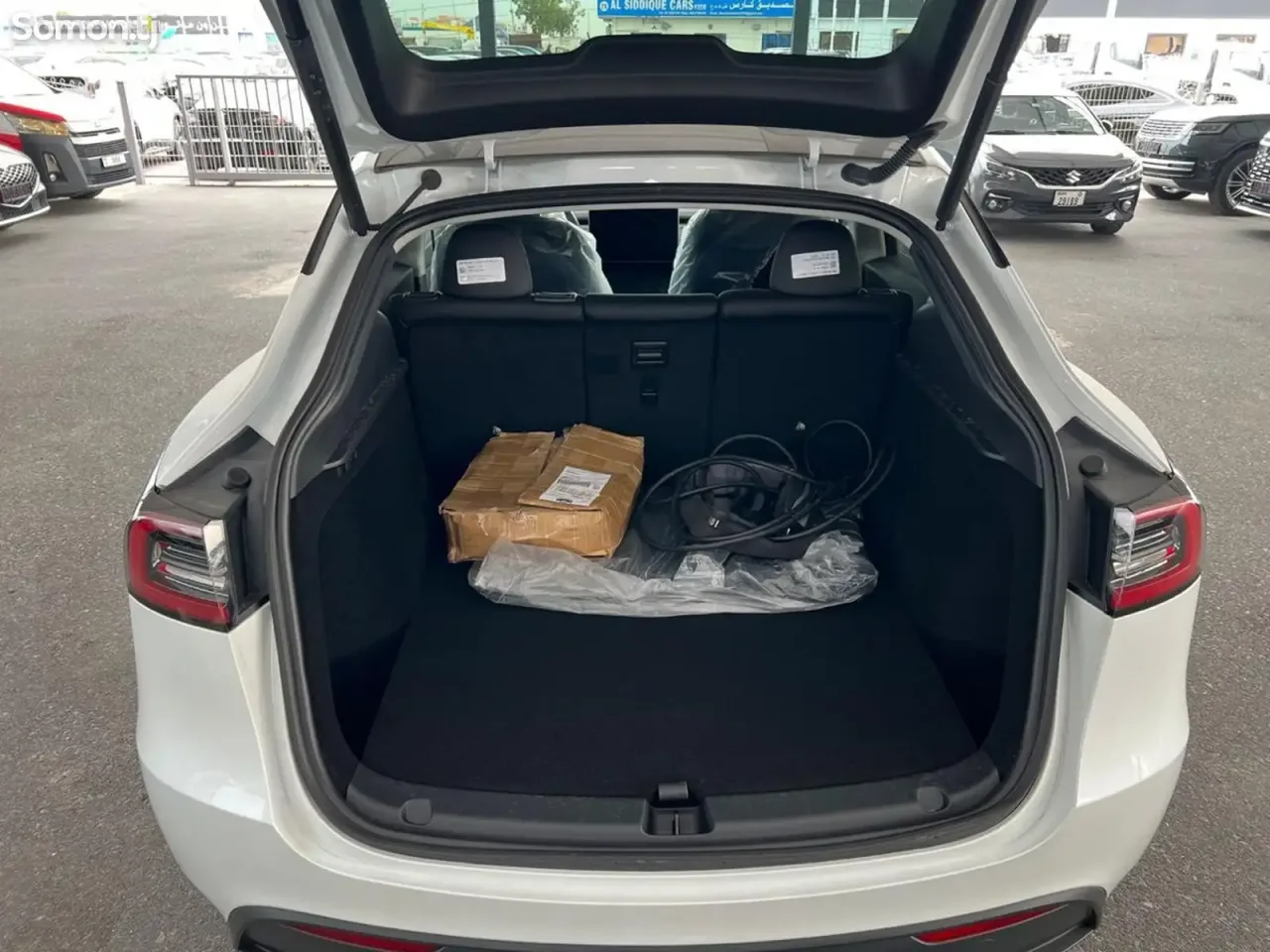 Tesla Model Y 2025 · 5.0 AT