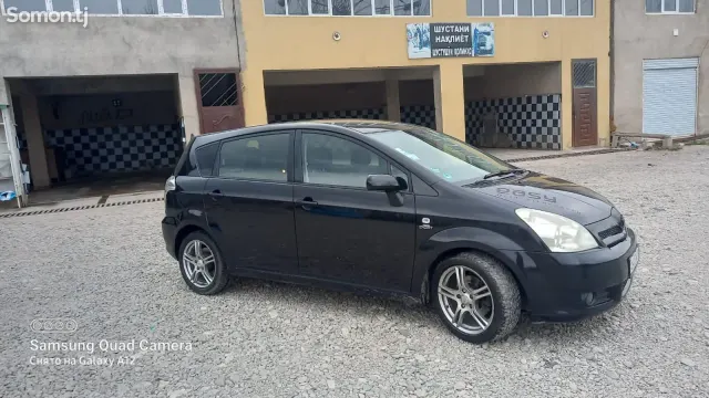 Toyota Corolla Verso 2006 · 2.2 MT
