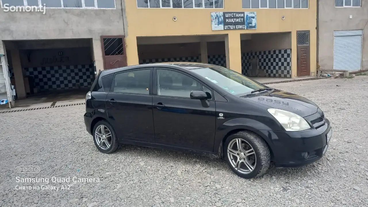 Toyota Corolla Verso 2006 · 2.2 MT