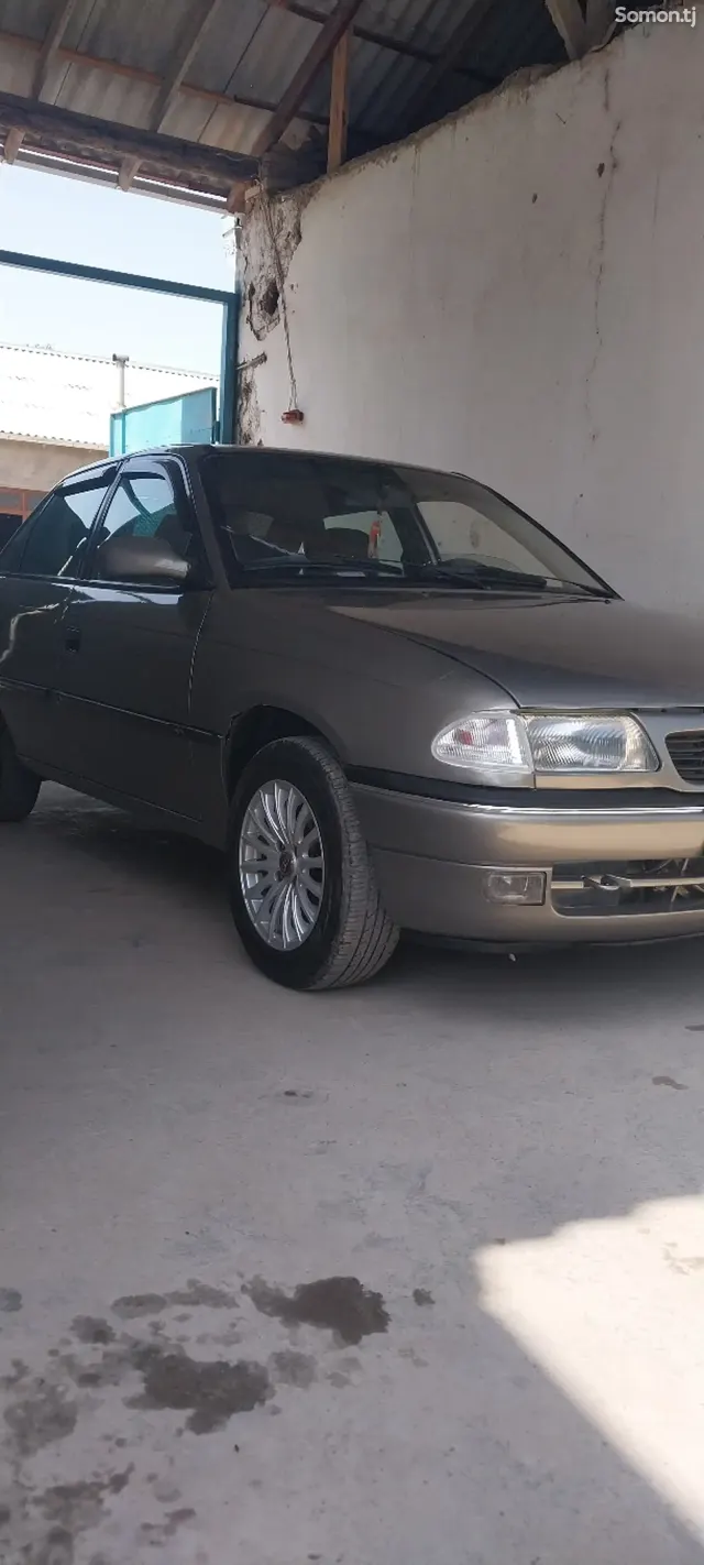 Opel Astra F 1996 · 1.6 MT
