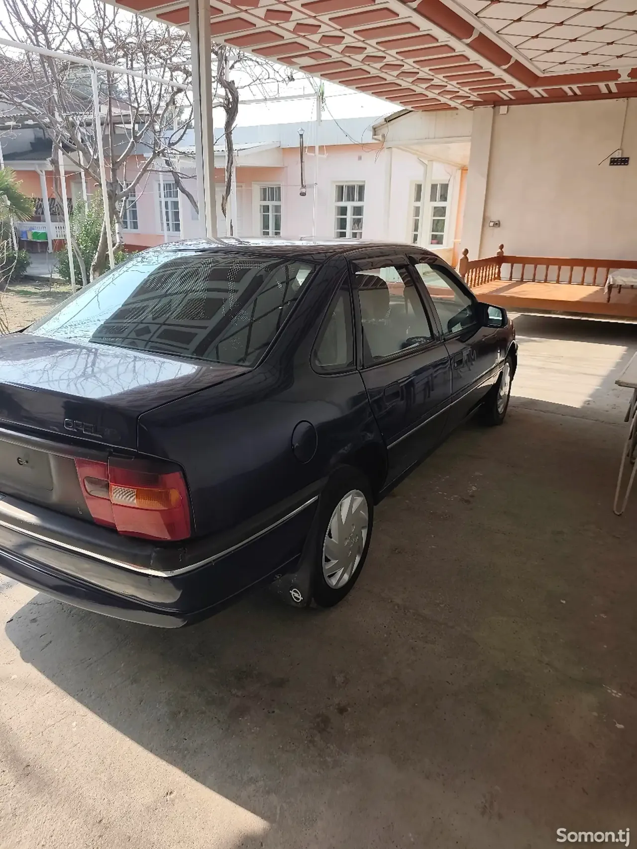 Opel Vectra A 1994 · 1.6 MT