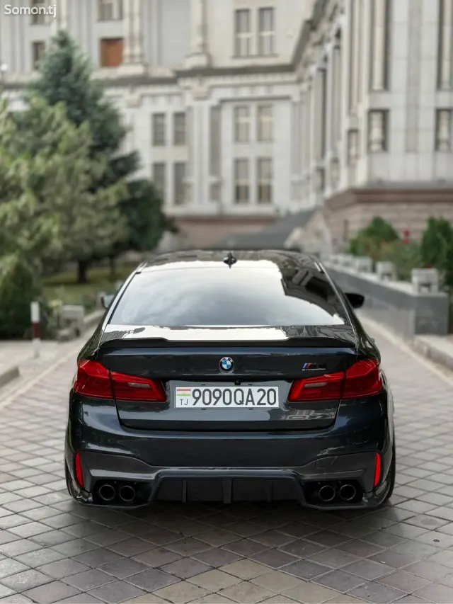 BMW M5 2018 · 4.4 AT