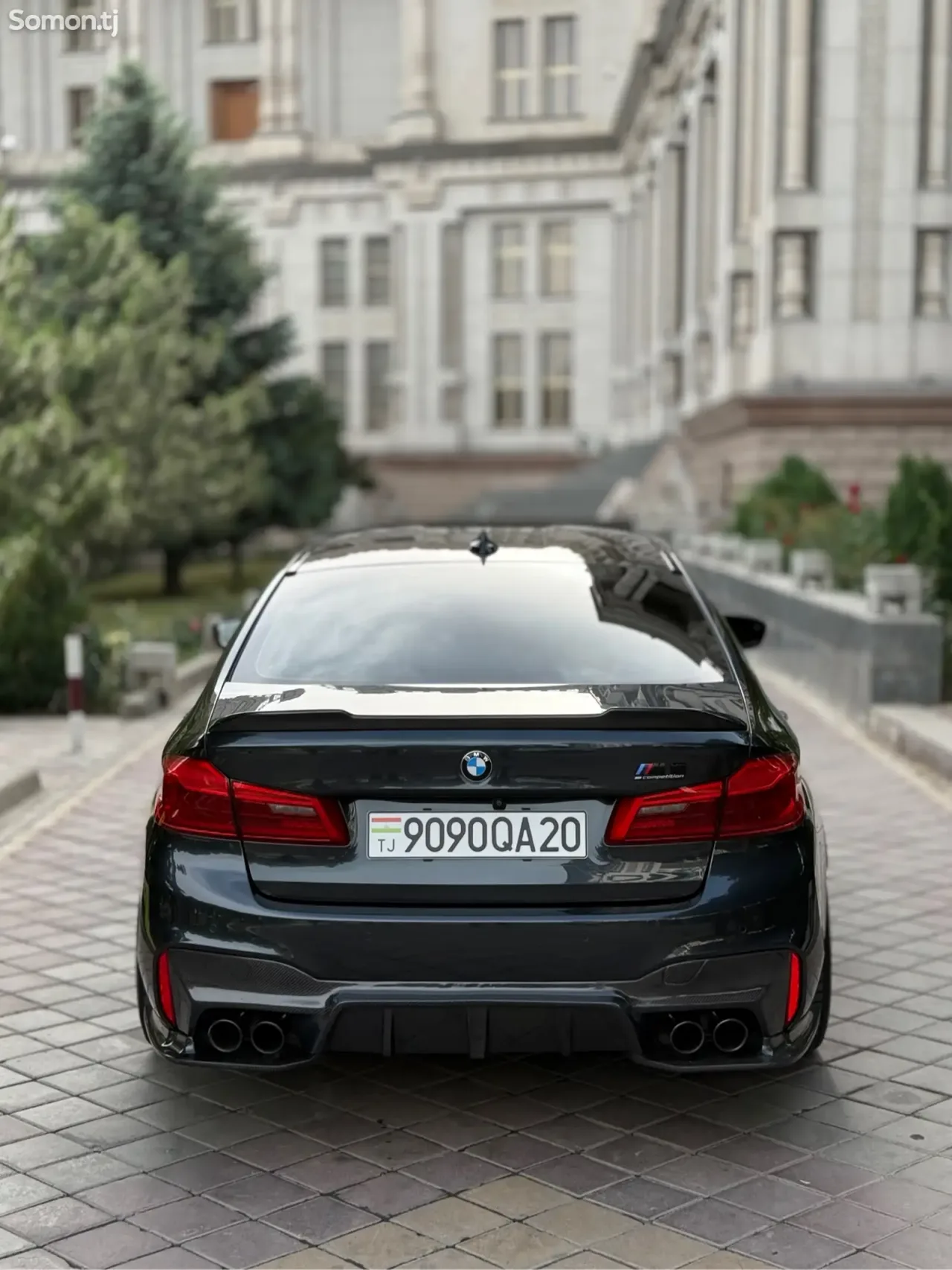 BMW M5 2018 · 4.4 AT