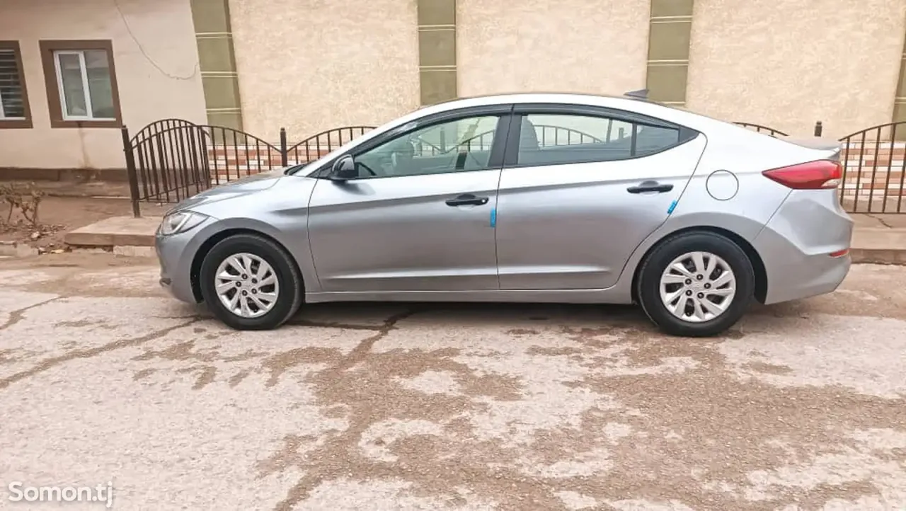 Hyundai Elantra 2017 · 2.0 AT