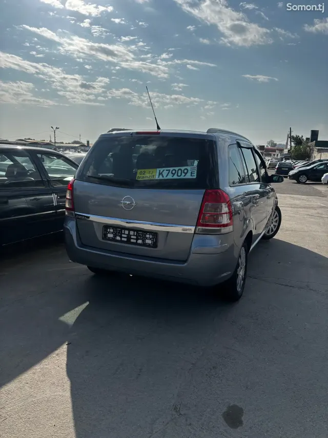Opel Zafira 2006 · 1.9 MT