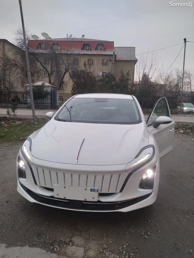 Hongqi E-QM5 2024 · AT