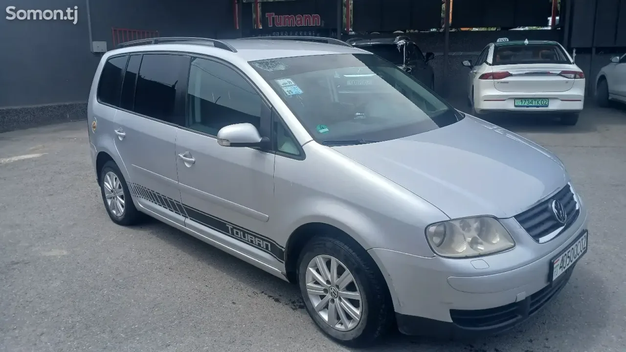 Volkswagen Touran 2006 · 1.6 AT