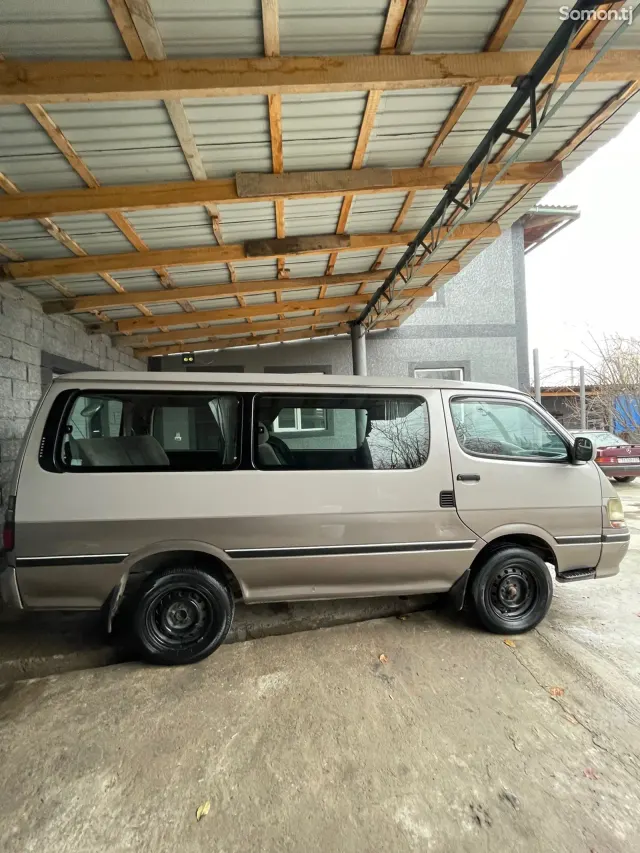 Toyota HiAce 1997 · 2.4 AT