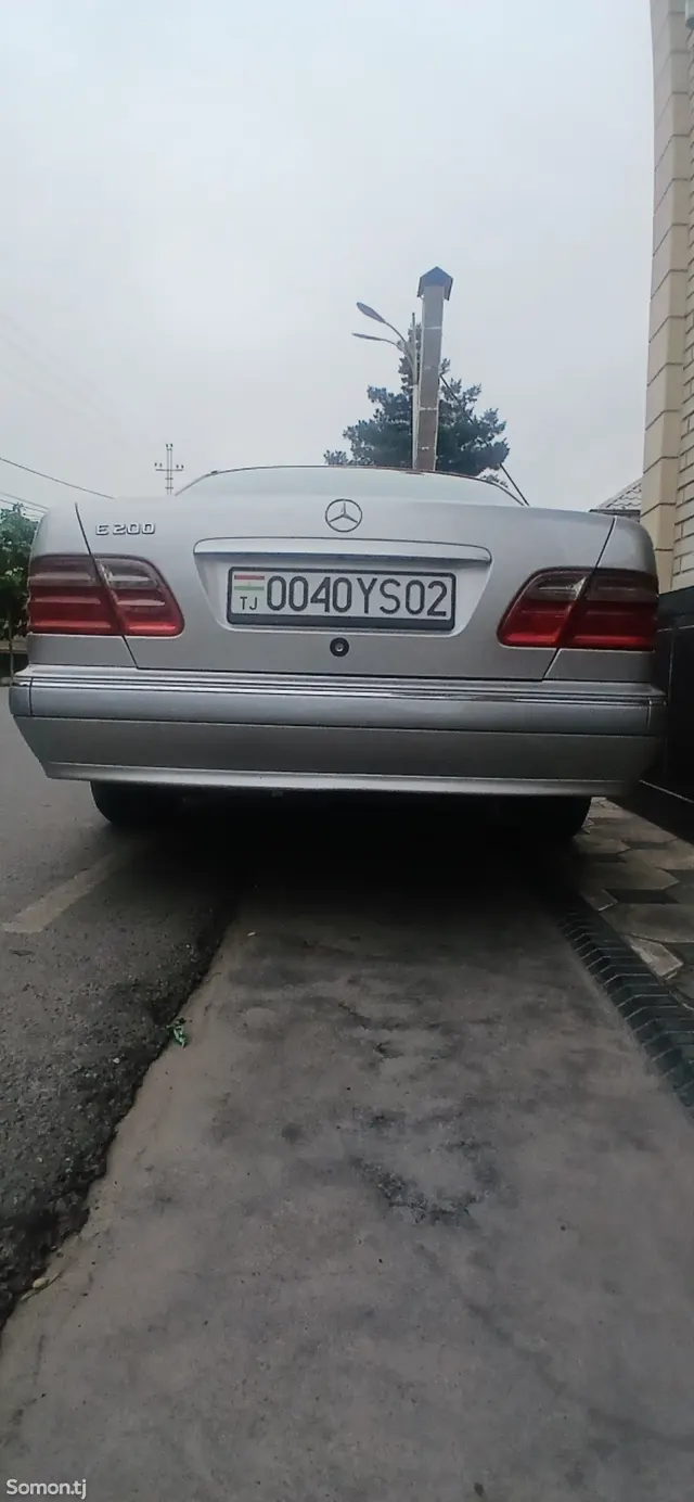 Mercedes-Benz W201 2001 · 2.0 AT
