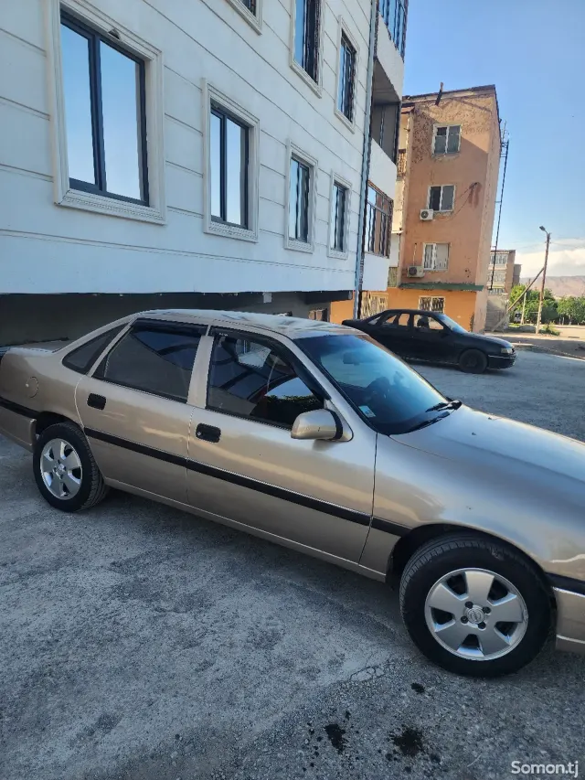 Opel Vectra A 1994 · 1.6 MT