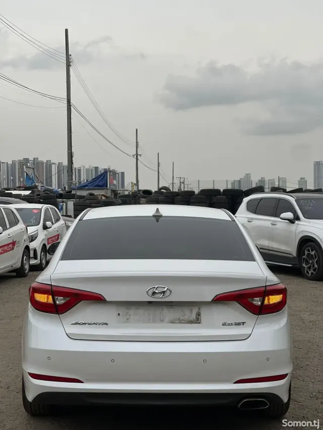 Hyundai Sonata 2015 · 1.6 AT