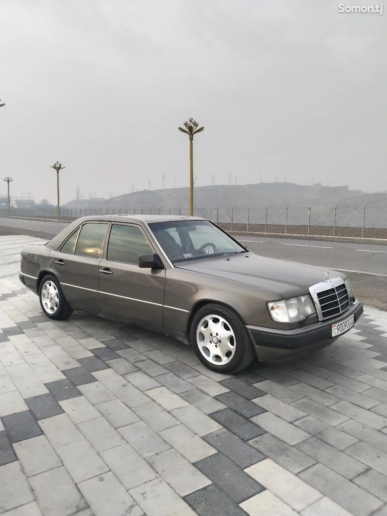 Mercedes-Benz W124 1991 · 2.5 MT