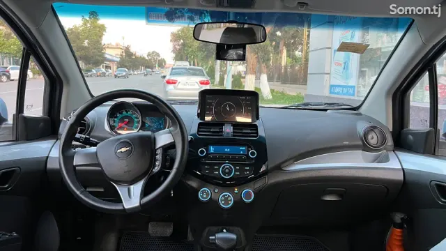 Chevrolet Spark 2014 · 1.1 AT