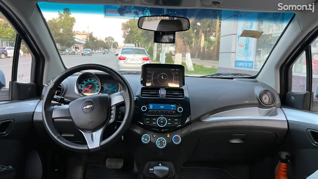 Chevrolet Spark 2014 · 1.1 AT