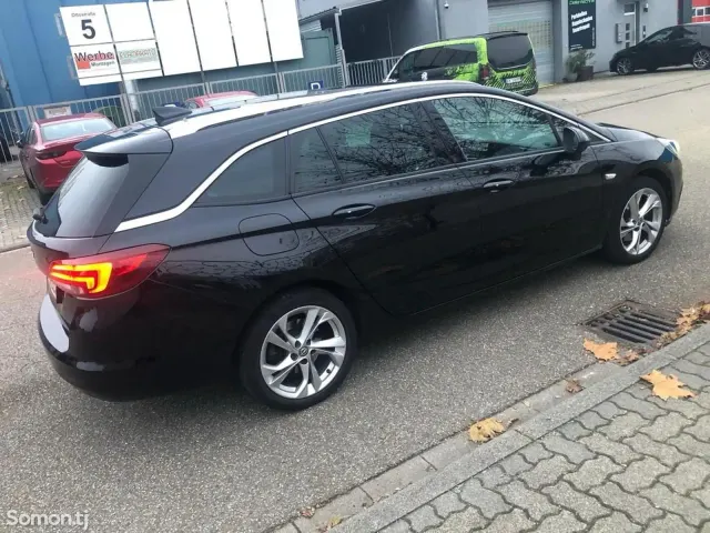 Opel Astra K 2017 · 1.6 AT