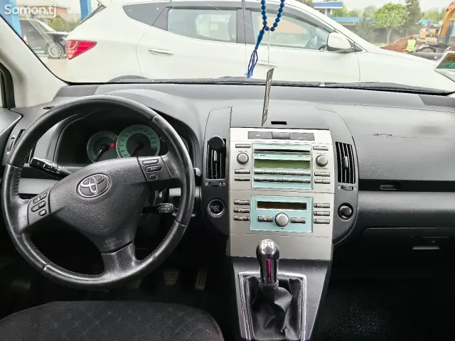 Toyota Corolla Verso 2006 · 1.8 MT