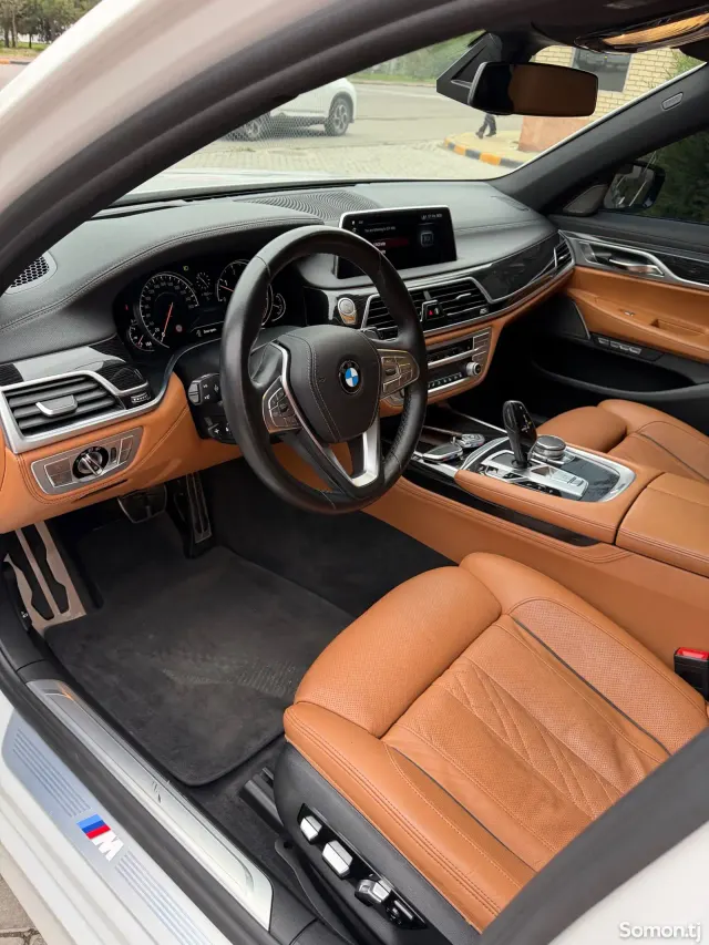BMW 7 series 2017 · 4.0 AT