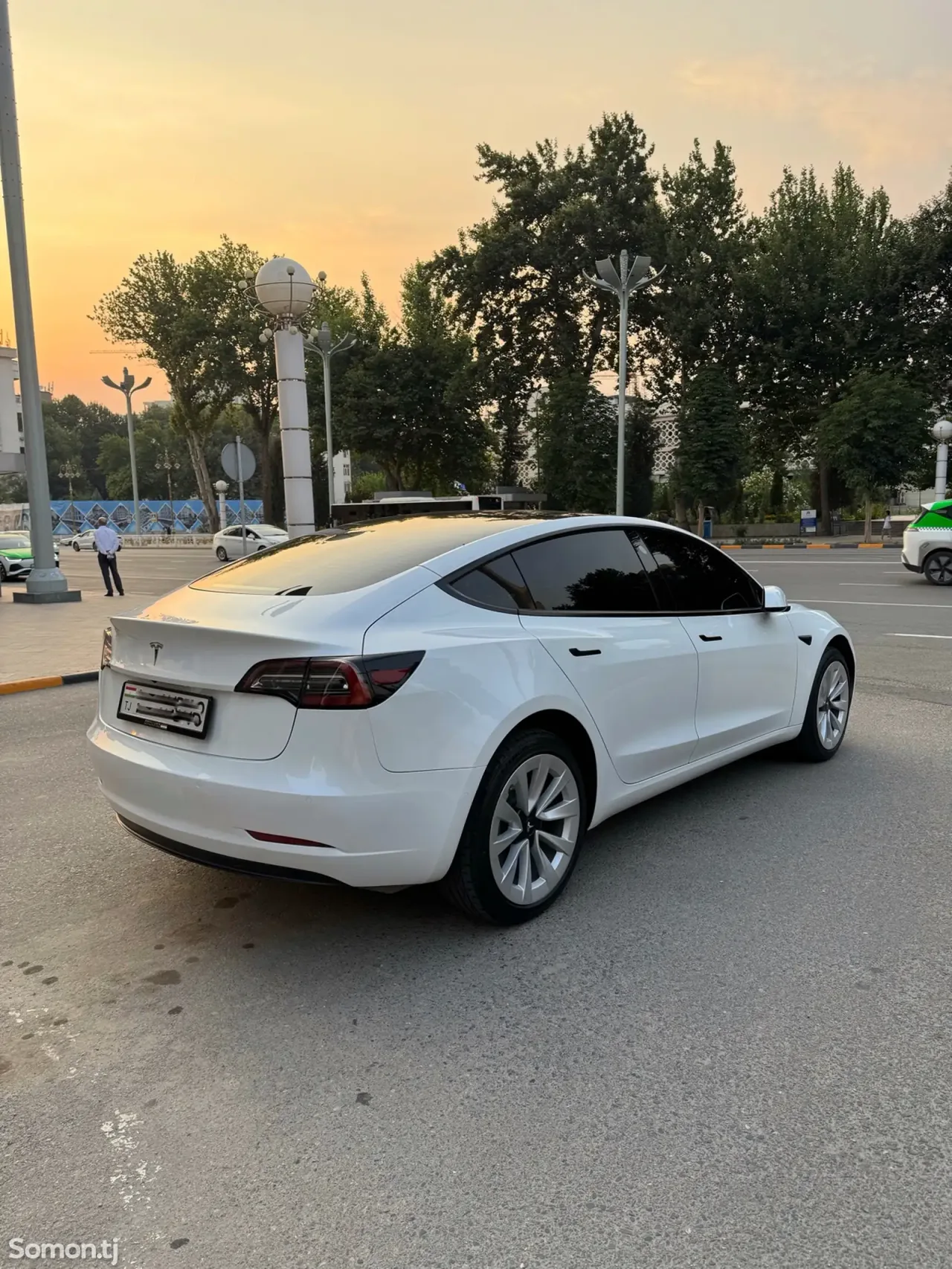Tesla Model 3 2022 · AT