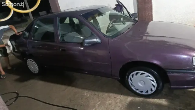 Opel Vectra A 1992 · 1.6 MT