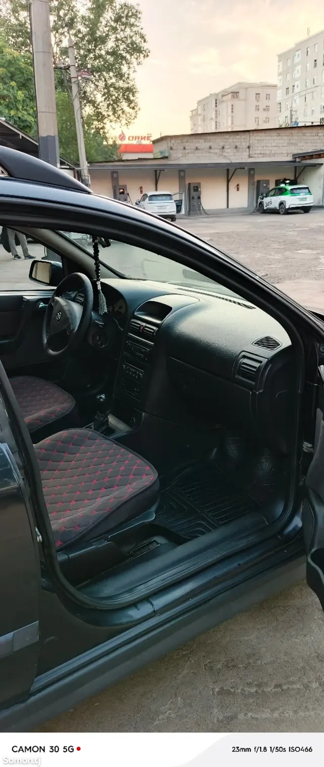 Opel Astra G 2002 · 1.6 MT