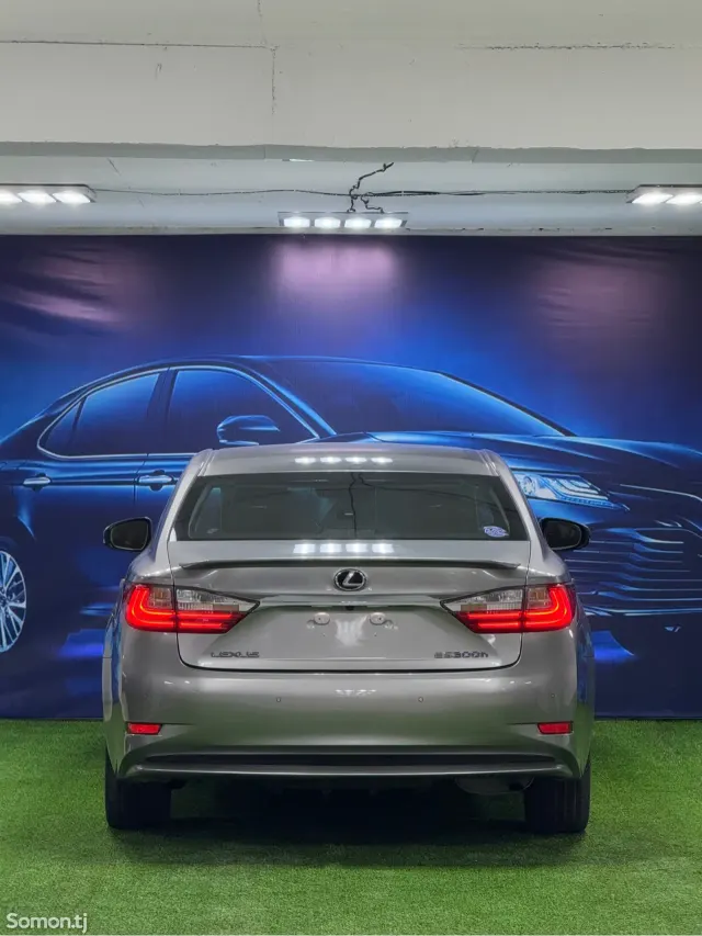 Lexus ES series 2016 · 2.5 AT