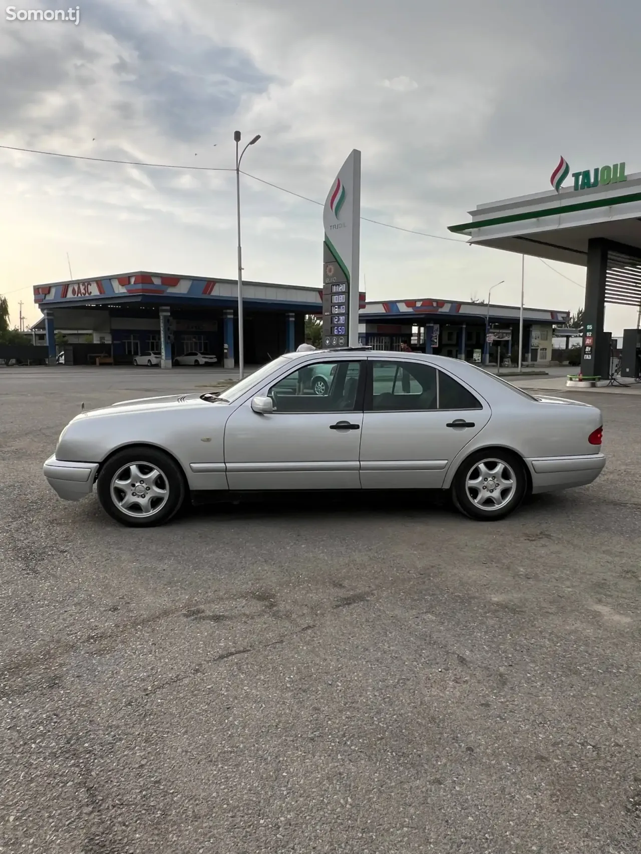 Mercedes-Benz E class 1997 · 2.0 MT