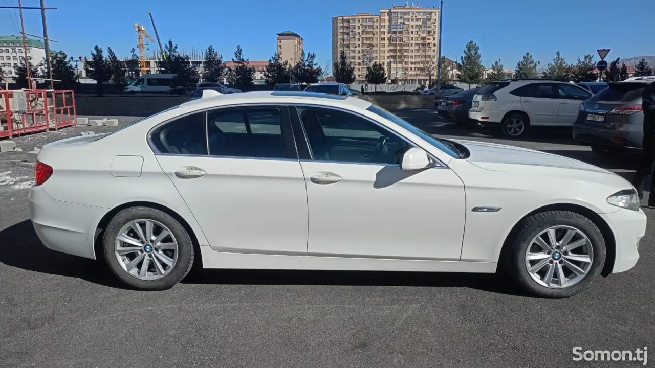 BMW M5 2011 · 2.0 AT