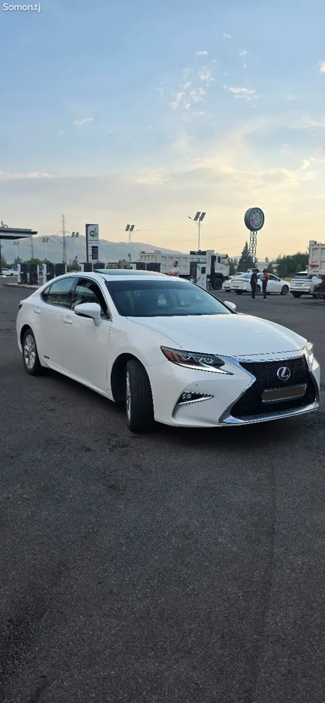 Lexus ES series 2013 · 2.5 AT
