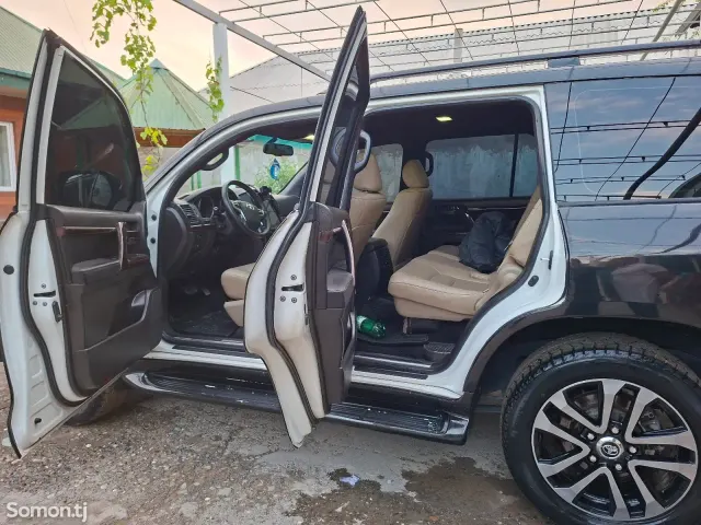 Toyota Land Cruiser 2013 · 4.7 AT
