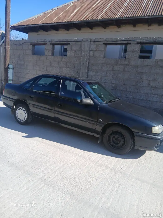 Opel Vectra A 1995 · 1.6 MT