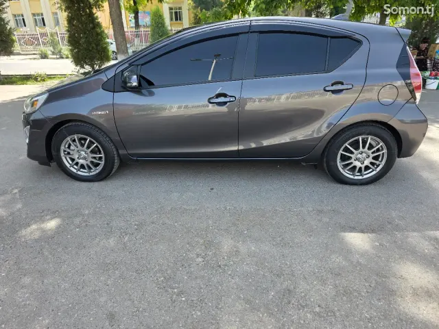 Toyota Aqua 2015 · 1.5 AT