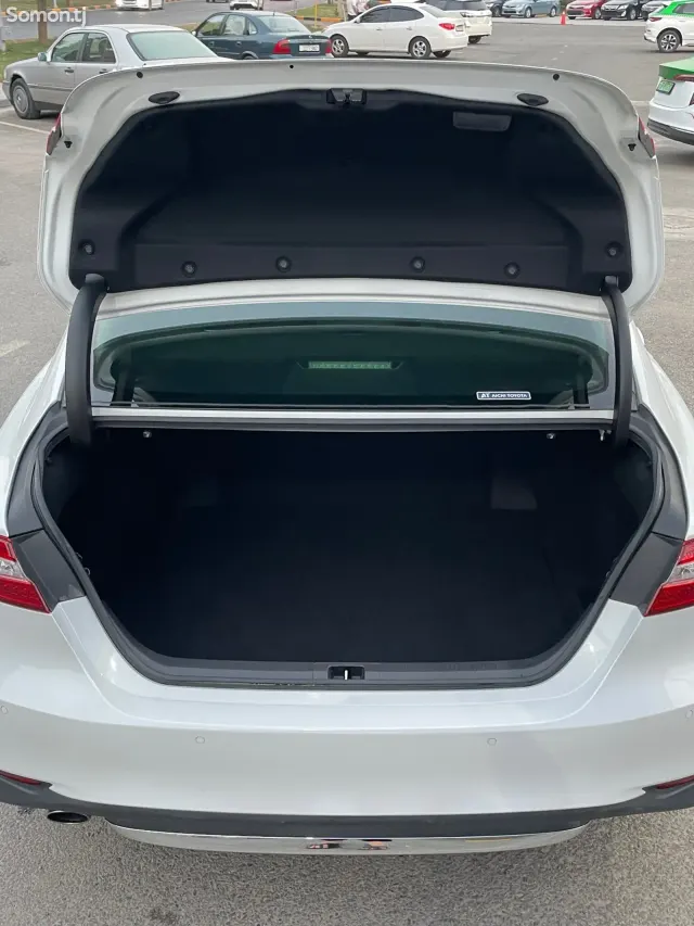 Toyota Camry 2019 · 2.5 AT