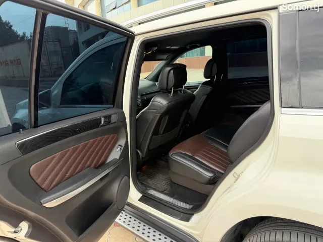 Mercedes-Benz GLS 2012 · 3.5 AT