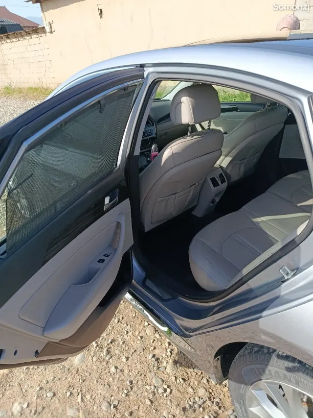 Hyundai Sonata 2014 · 2.4 AT